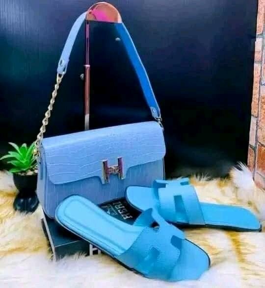 Jolie ensemble sacs et sandales