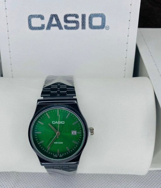 Montre Casio verte en acier