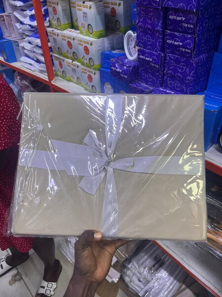 Parure de lit beige luxueuse