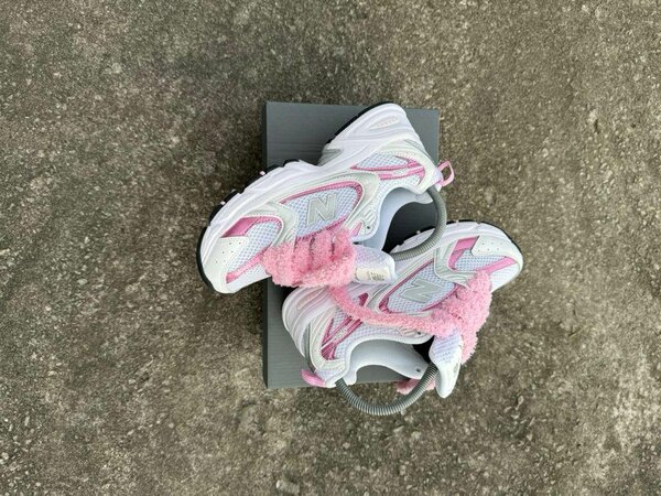 Chaussures New Balance 574 blanches et roses