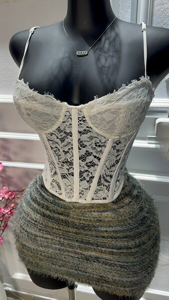 Corset blanc en dentelle