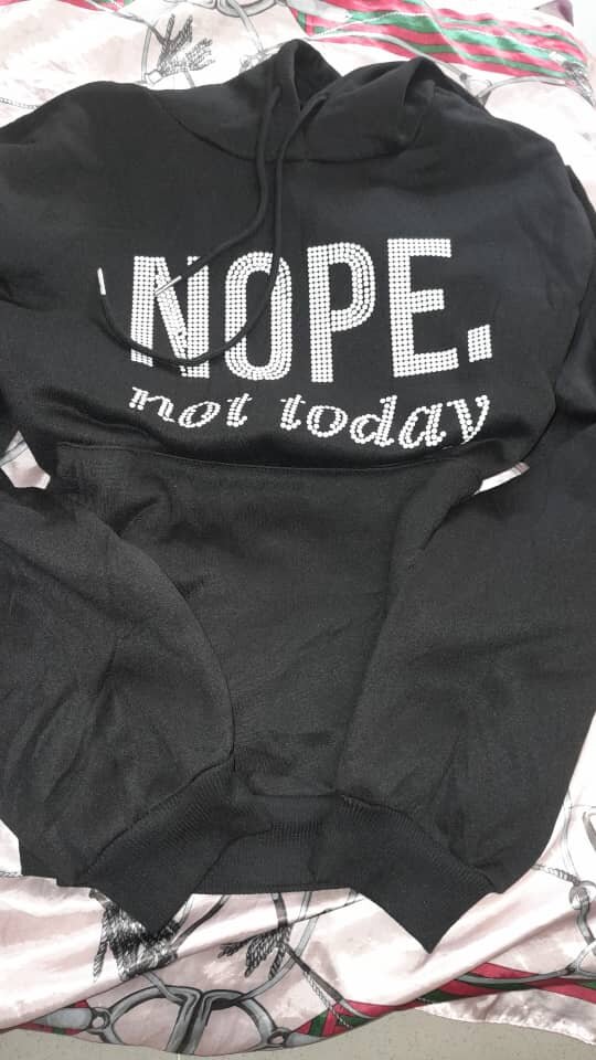 Sweat à capuche stylé "NOPE"
