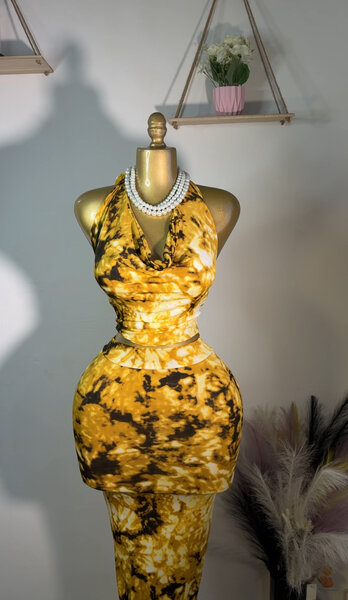 Robe longue dos nu jaune chic