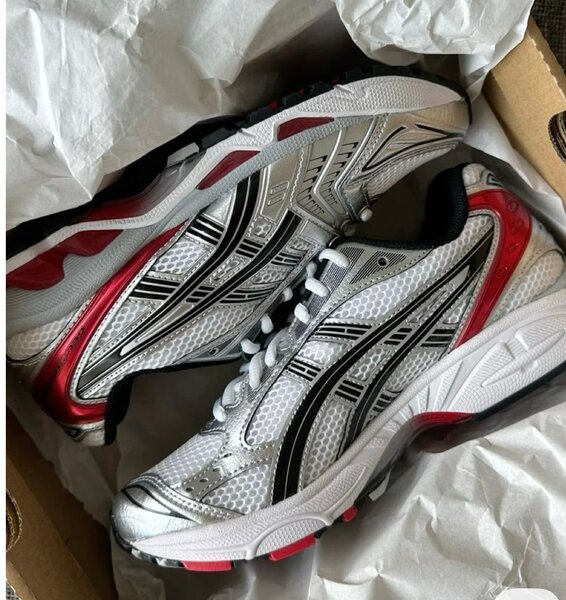 Baskets de running Asics argent