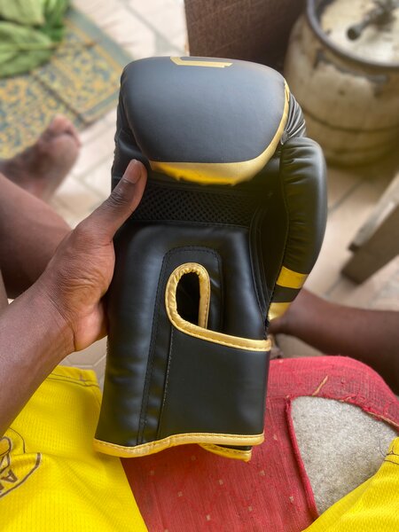 Gants de boxe en cuir noir