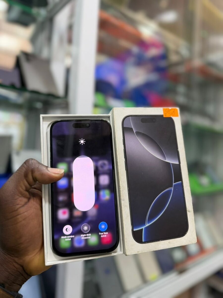 iPhone 16 pro 256 giga et 2puc