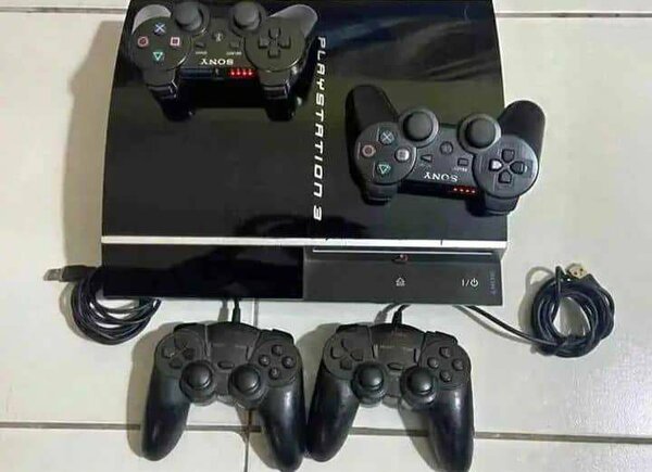 PlayStation 3 Console avec Manettes