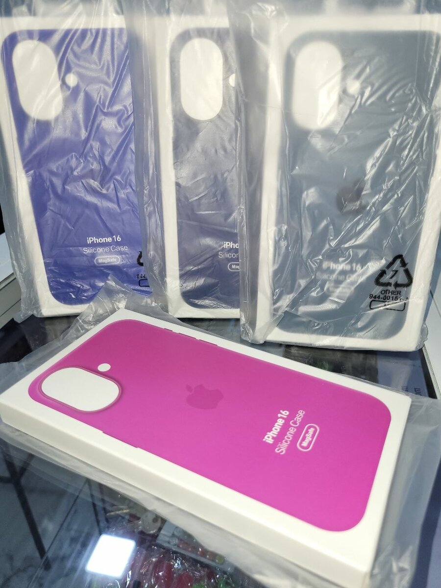 Silicone Case MagSafe iPhone 16