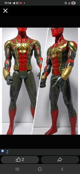 Figurine de super-héros en costume rouge et doré