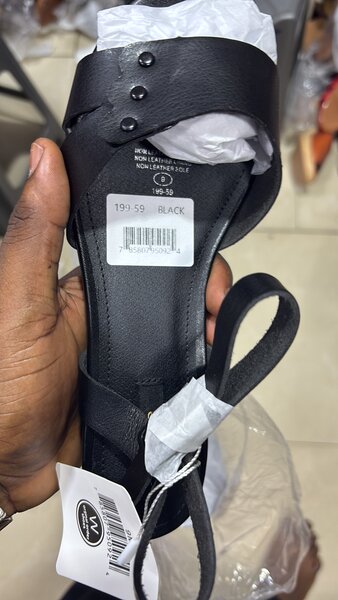 Sandales en cuir noir élégantes