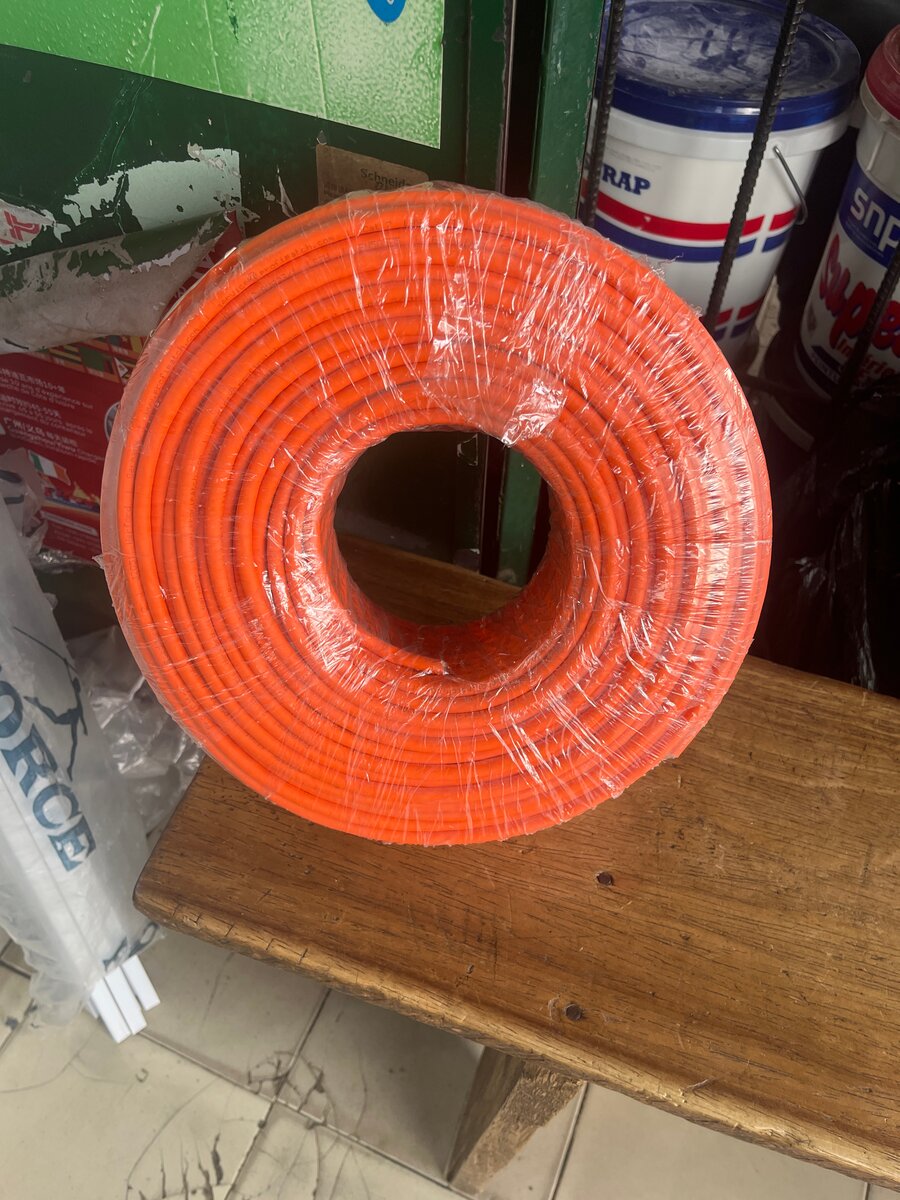 Câble électrique orange