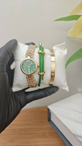 Montre dorée élégante femme