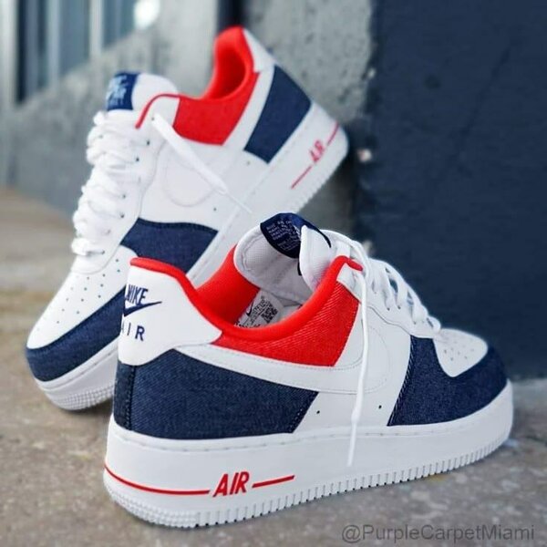 Baskets Nike Air bleu et rouge