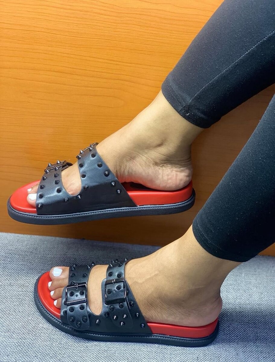 Sandales cloutées élégantes