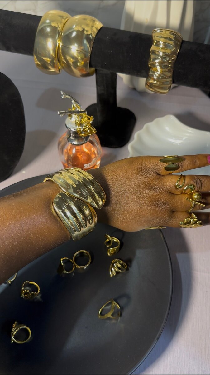 Bracelet large doré élégant