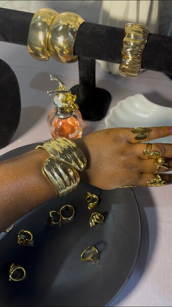 Bracelet large doré élégant