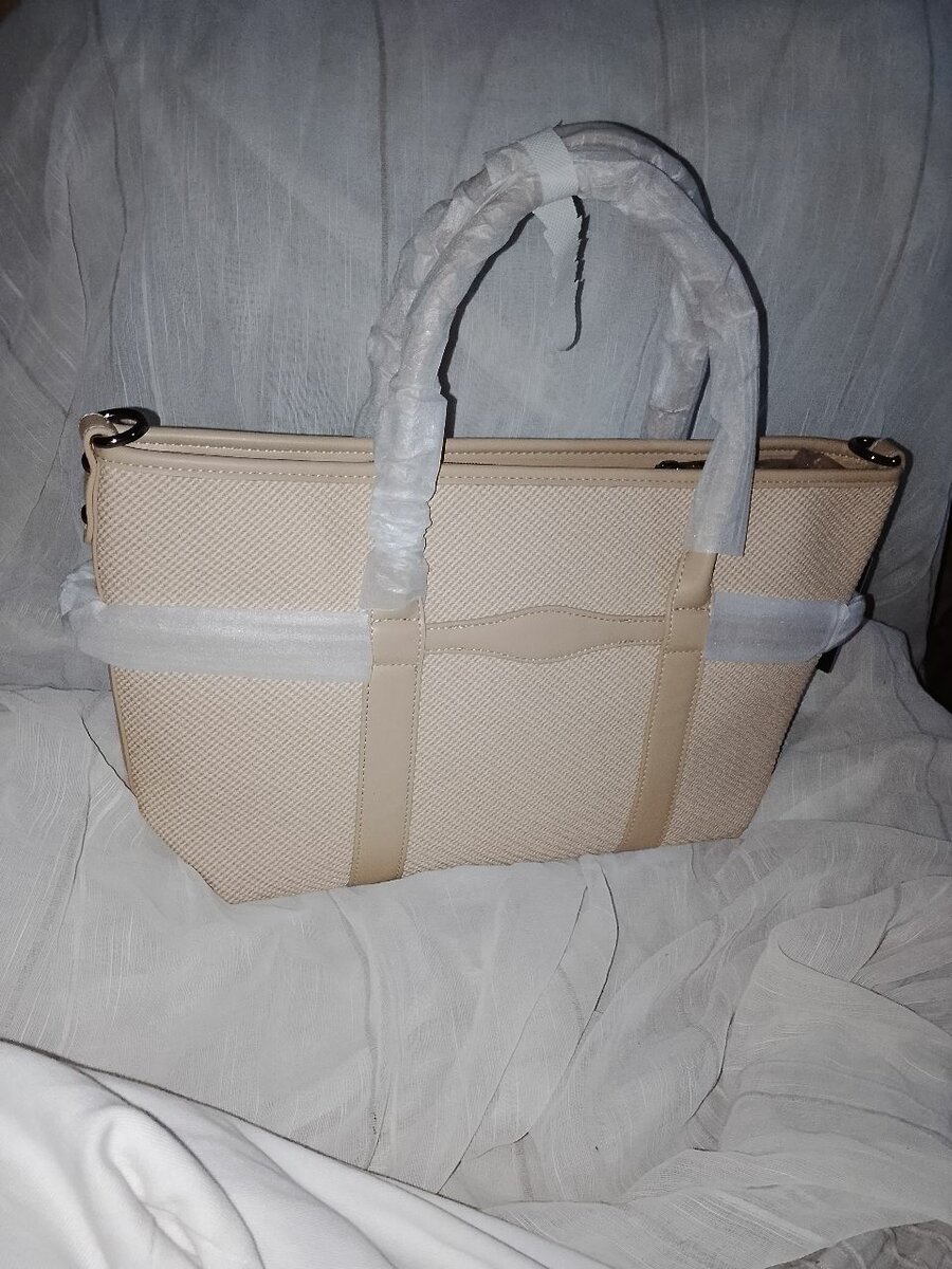 Sac à main beige élégant