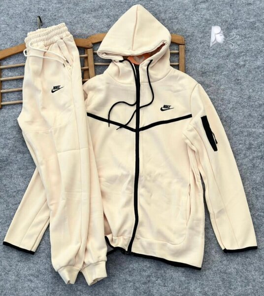 Survêtement Nike à capuche