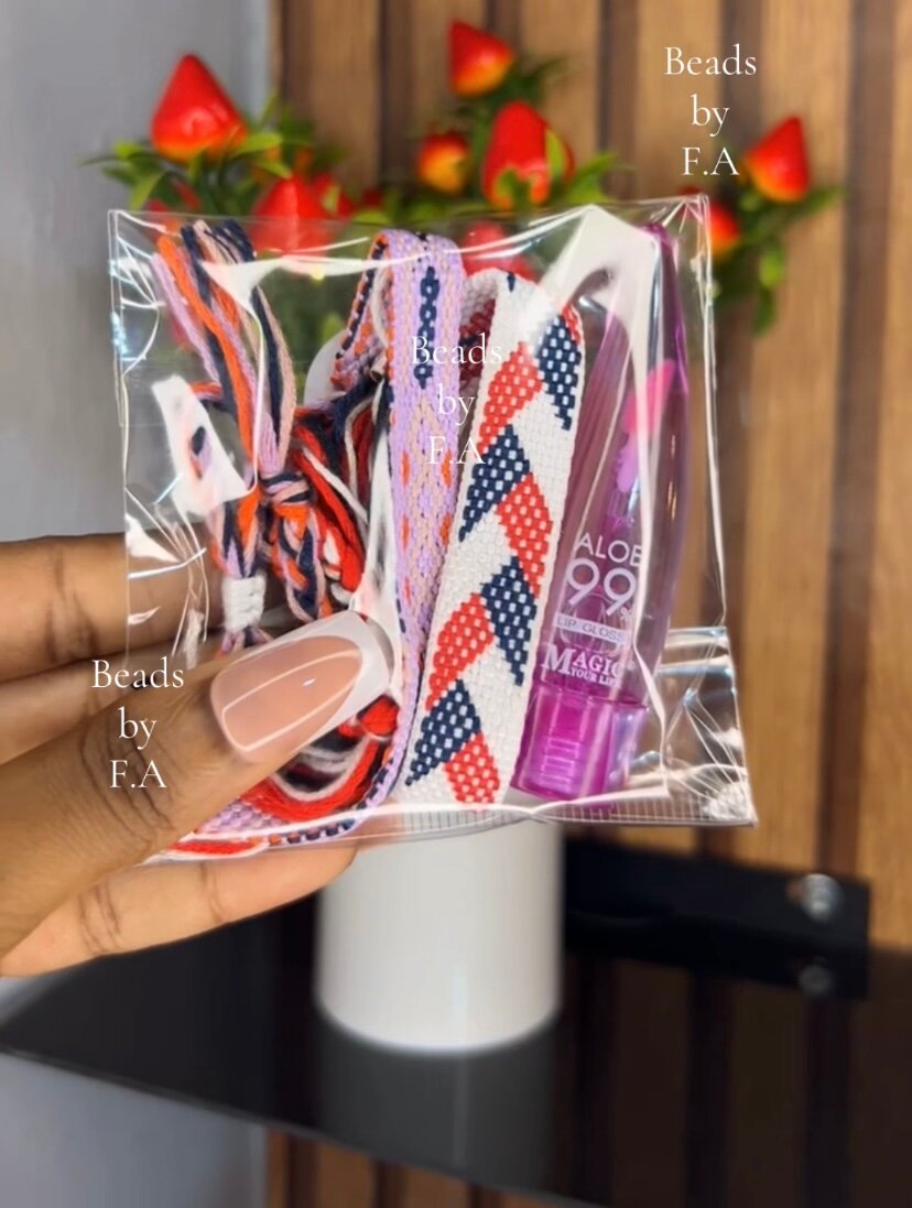 Set de bracelets colorés avec gloss