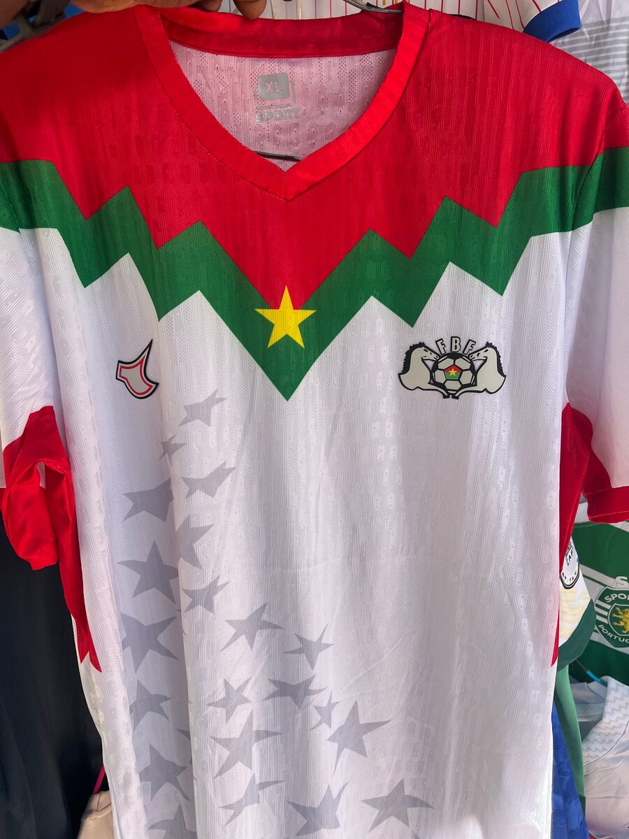 Maillots de football colorés