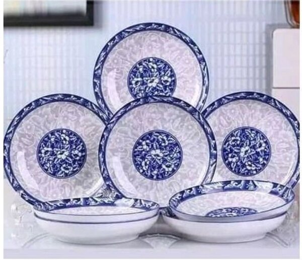 Assiettes en céramique bleues