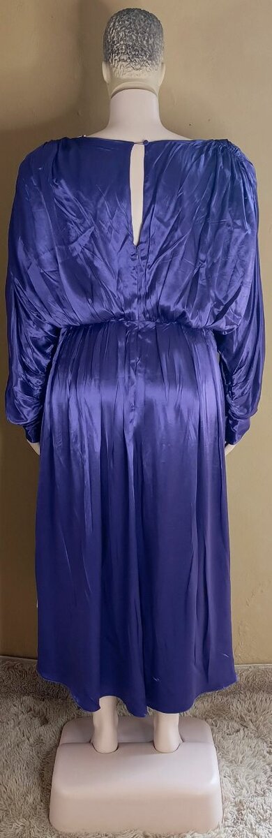 Robe longue satinée violette