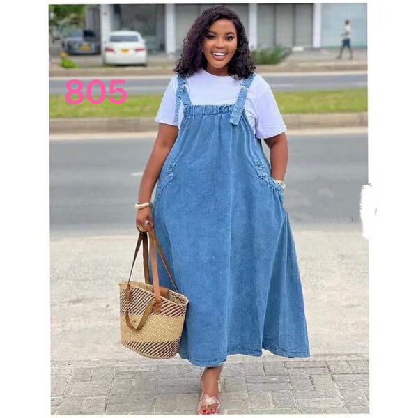 Robe Salopette en Jean Élégante