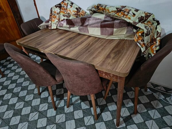 Table à manger élégante