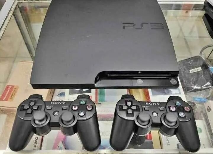 Console Sony PS3 avec manettes