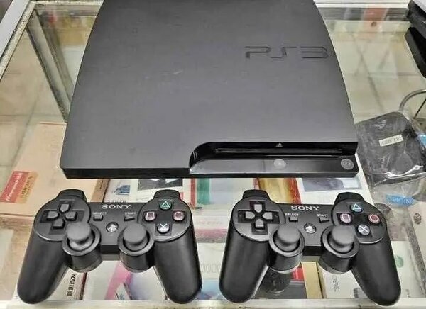 Console Sony PS3 avec manettes