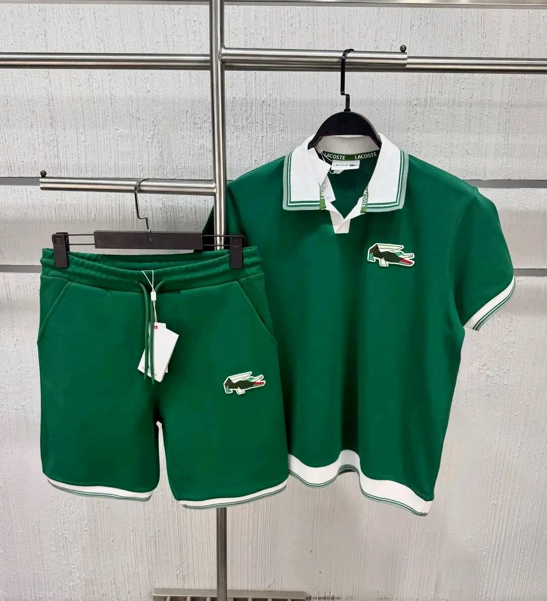 Ensemble sport vert Lacoste