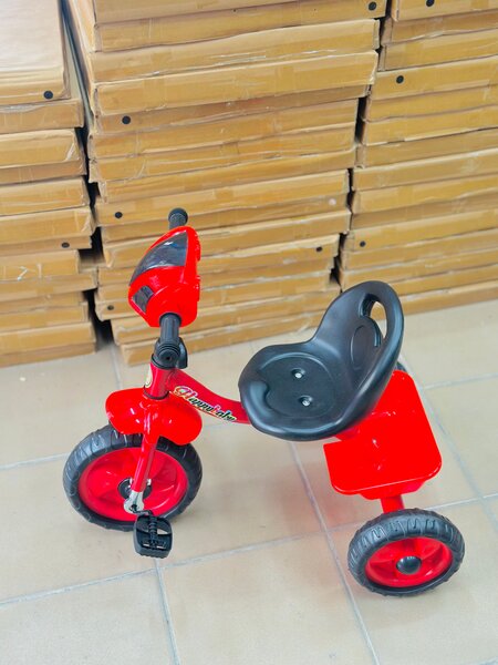 Tricycle rouge pour enfants