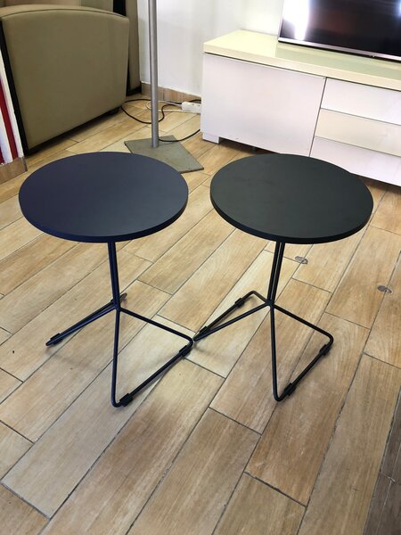 Table d'appoint noire élégante