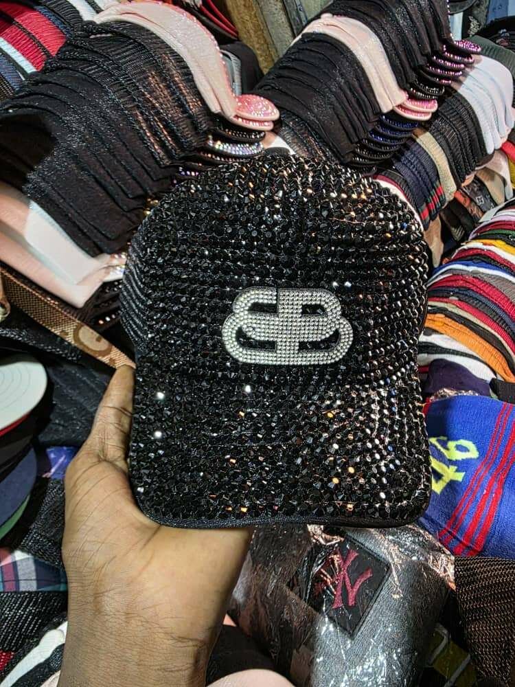 Casquette en strass luxe