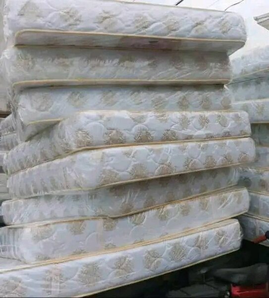 Lit rembourré moderne