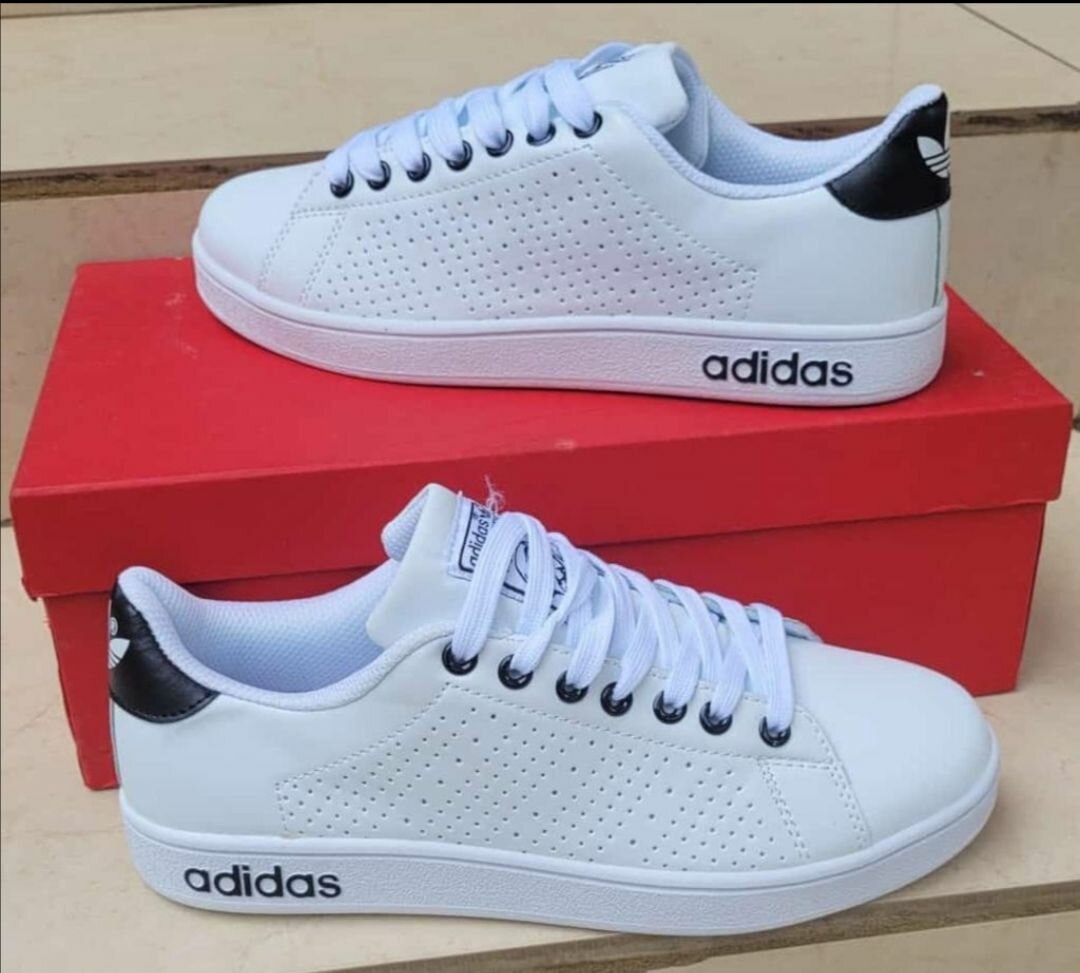 Baskets Adidas blanches unisexes