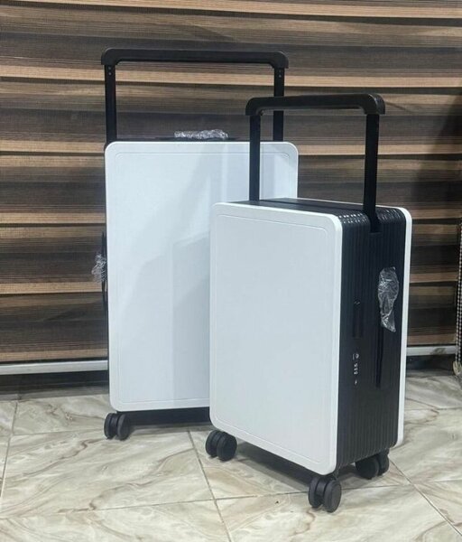 Valises modernes à roulettes