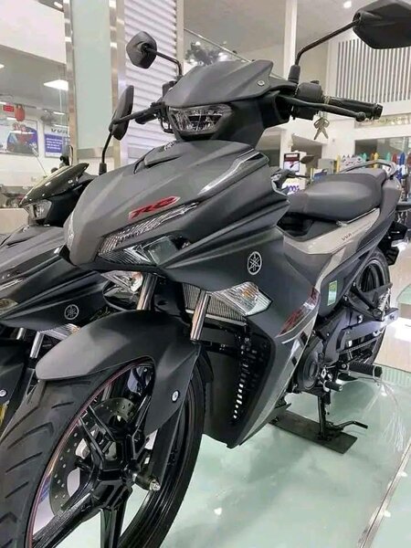 Yamaha Maxiscooter MT-03 gris