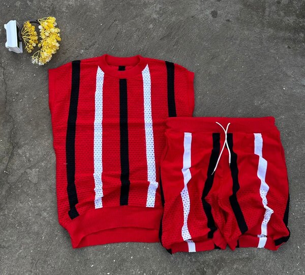 Ensemble été rayé rouge