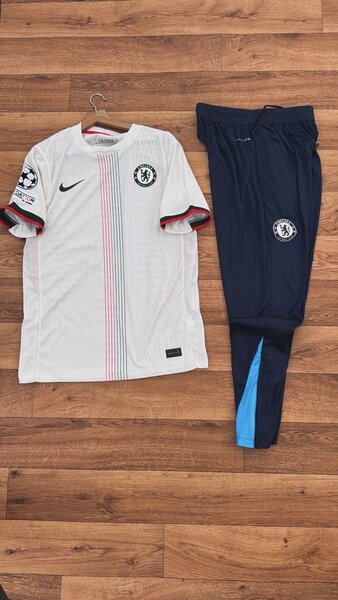 Tenues de football Arsenal, Chelsea, Manchester City