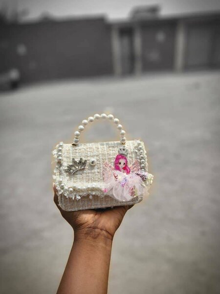 Sac à main perlé élégant