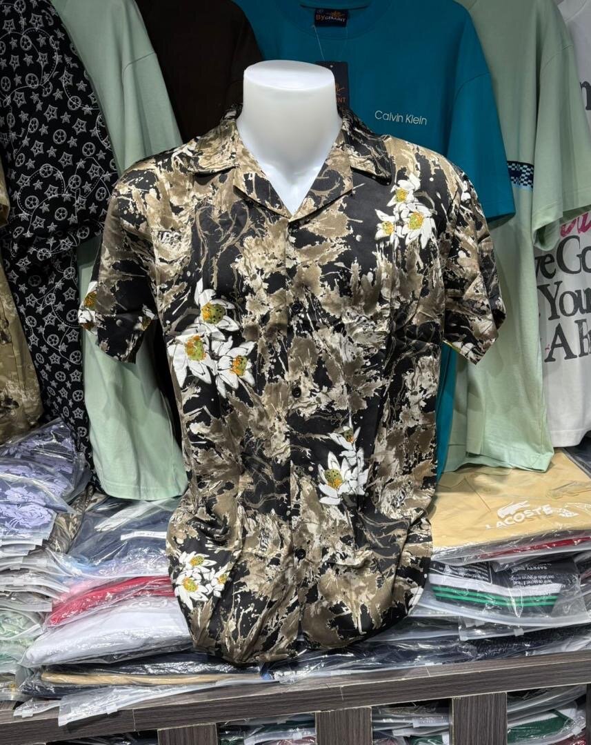 Chemise à fleurs tropicales