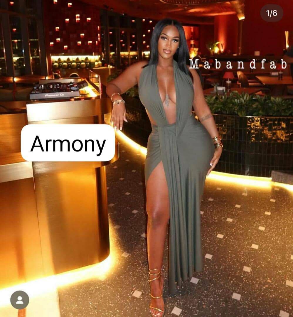 Robe élégante fendue