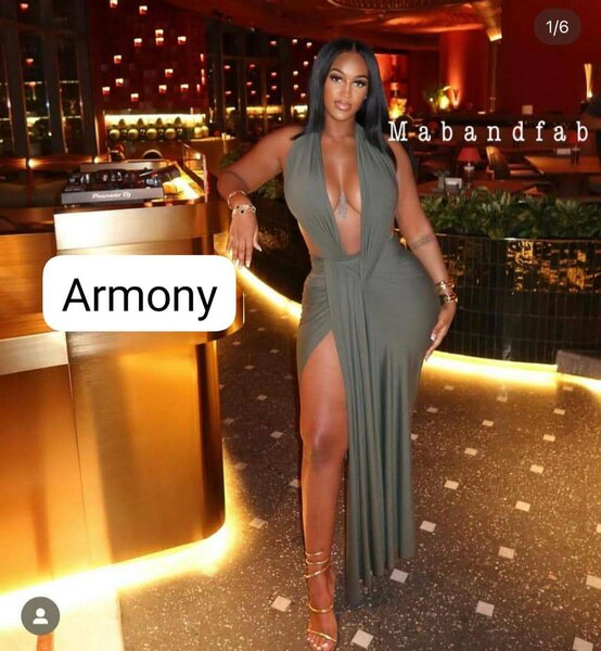 Robe élégante fendue