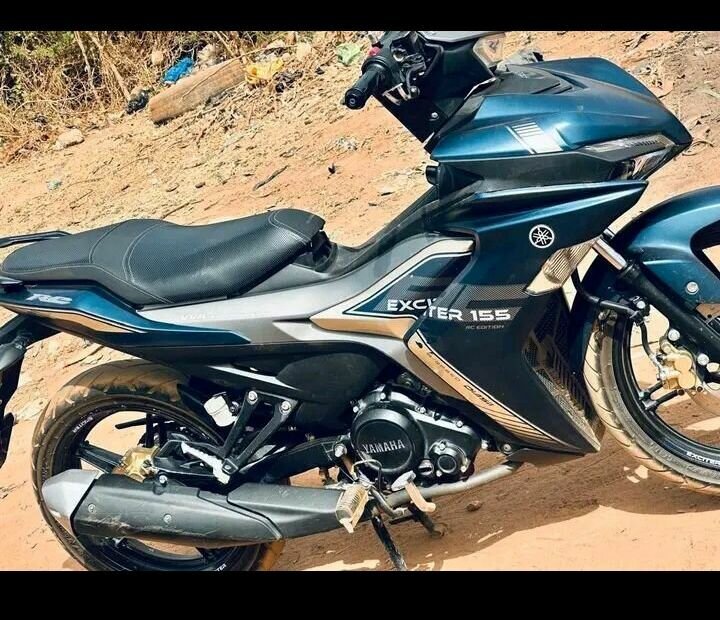 Yamaha Exciter 155 moto bleu