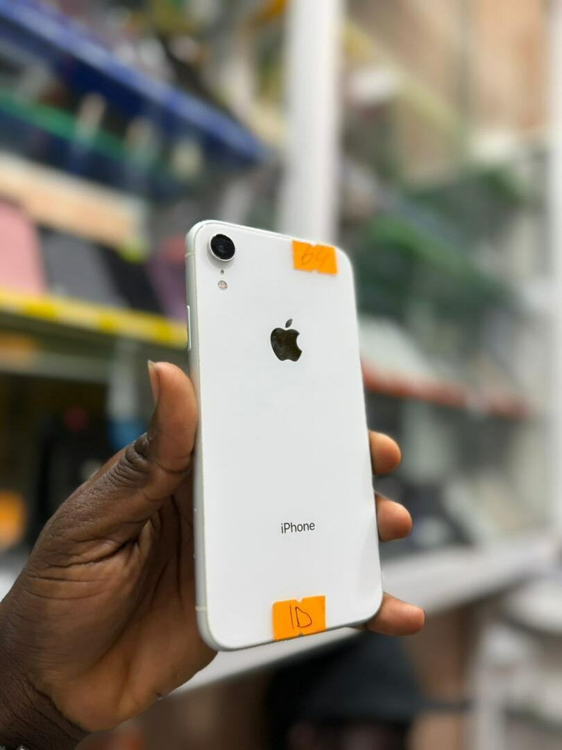 iPhone XR et 12 Pro Max - Occasion