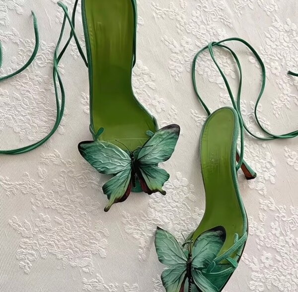 Sandales papillon élégantes