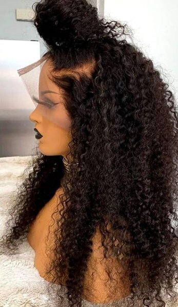 Perruque en dentelle bouclée