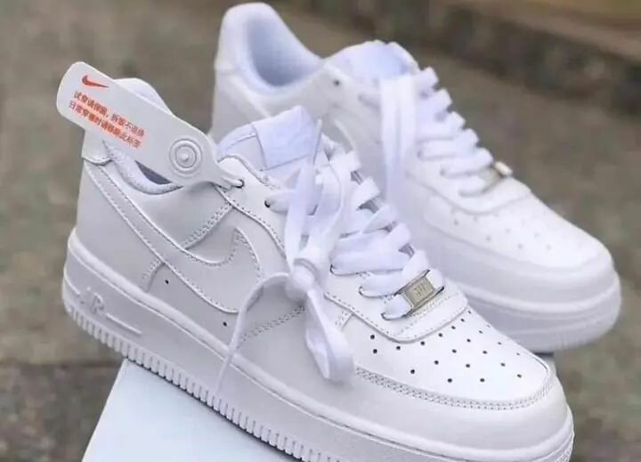 Chaussures Baskets en Cuir Blanc