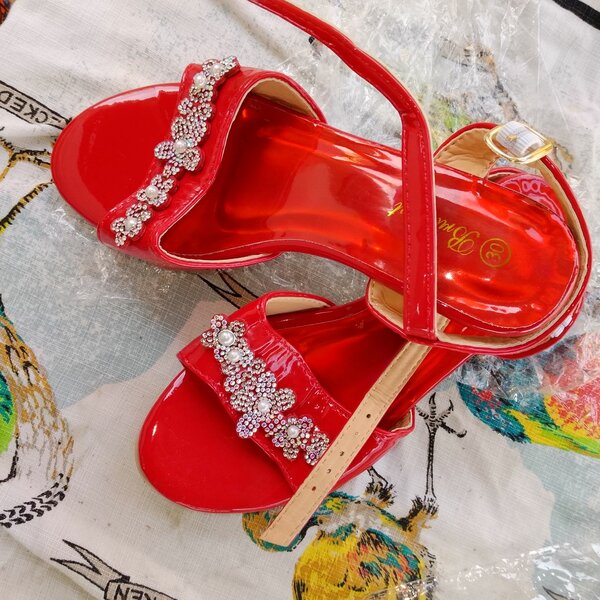 Sandales Rouges Éclatantes